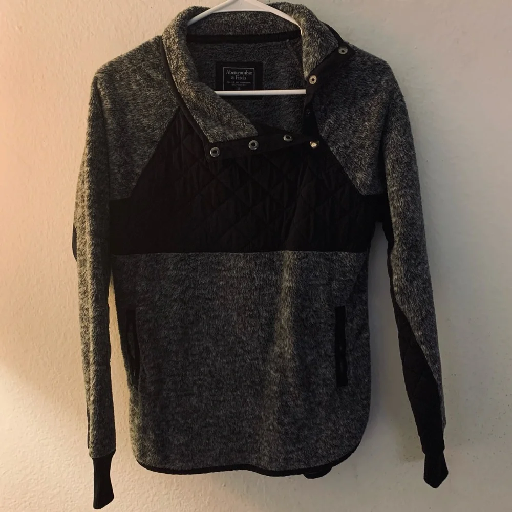 Abercrombie & Fitch Asymmetrical Snap-Up Fleece - Picture 2 of 5